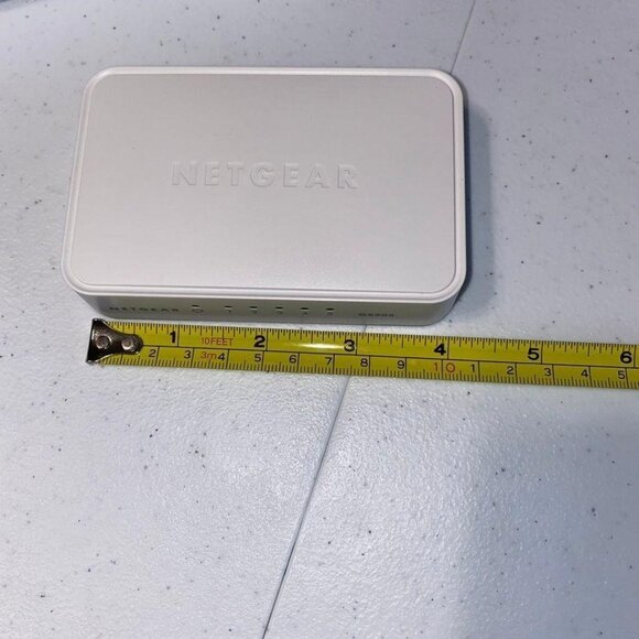 Netgear 5-Port Gigabit Ethernet Switch Plug & Play Home & Office Networking - Picture 6 of 16